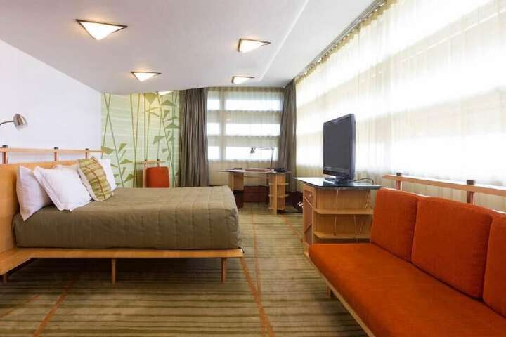 Room 11 of 11