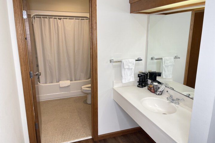 Room 52 of 86