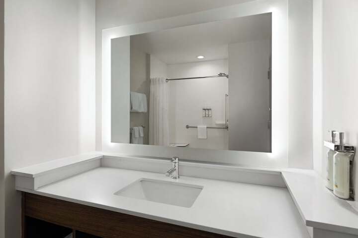 Holiday Inn Express and Suites West Memphis by IHG