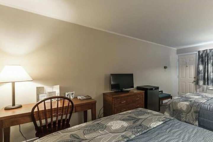 Room 13 of 28