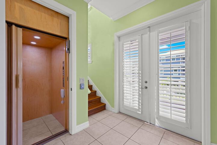 Room 4 of 5