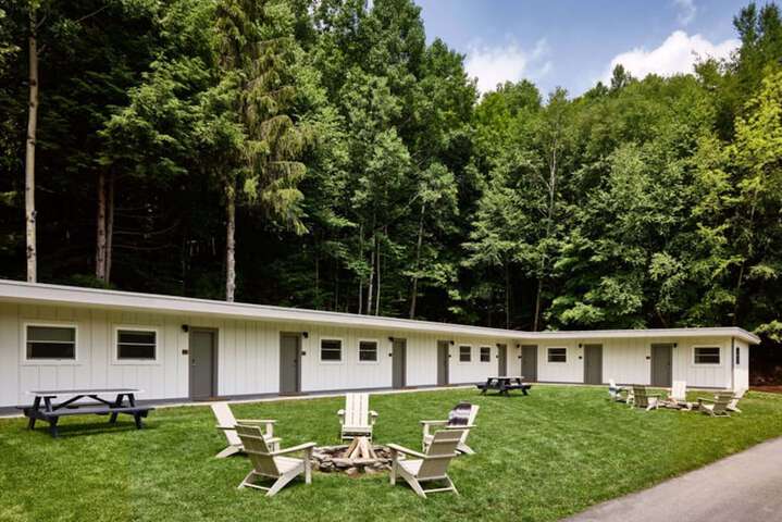 Hotel 5 of 77