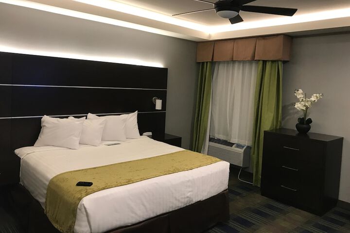 Days Inn & Suites by Wyndham Port Arthur