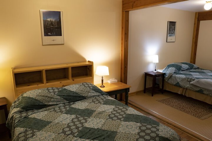 Whittakers Motel & Historic Bunkhouse