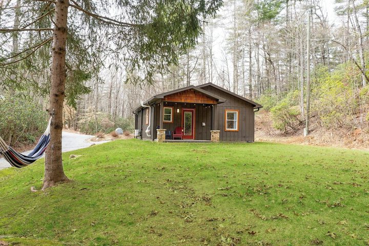 Bears Place by Avantstay Cozy Mountain Cabin in Brevard + Firepit