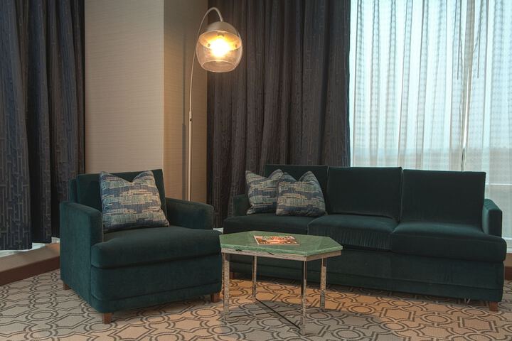 Room 10 of 37