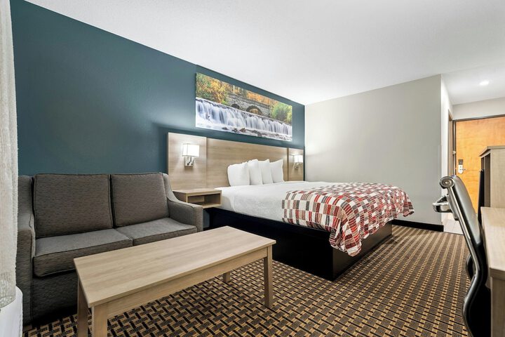 Red Roof Inn & Suites Tomah