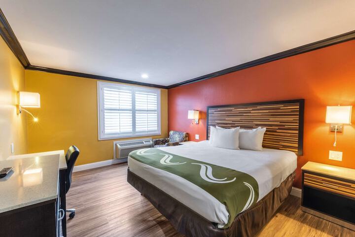 Room 33 of 37