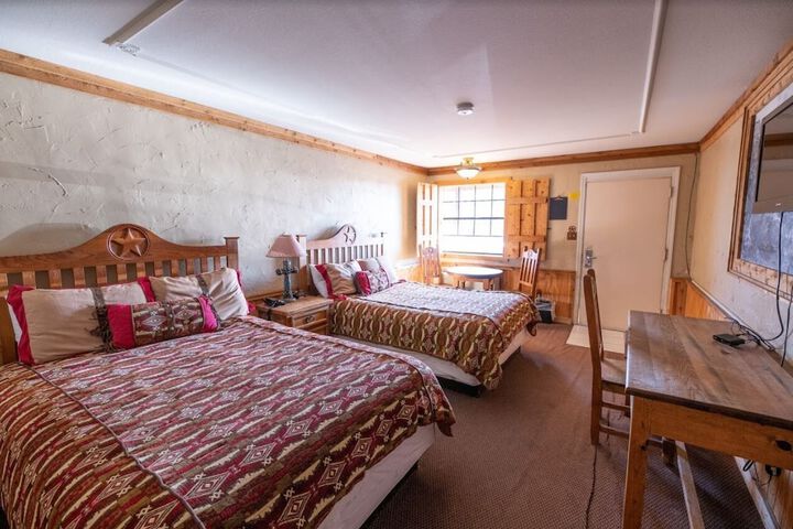 Room 25 of 82