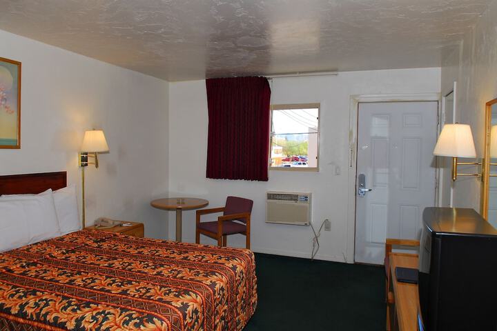 Room 8 of 34