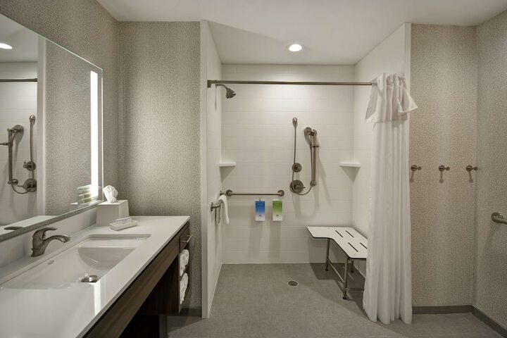 Room 14 of 33