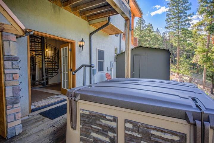 Mountain Getaway Cabinhot Tub & Pool Table4bd