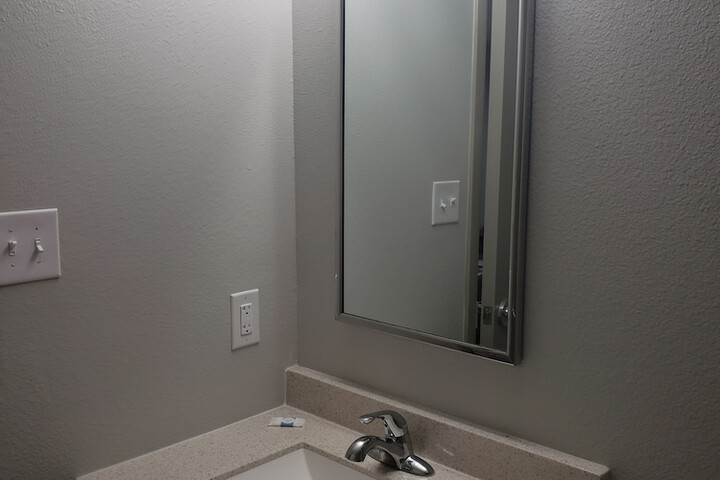 Room 21 of 32
