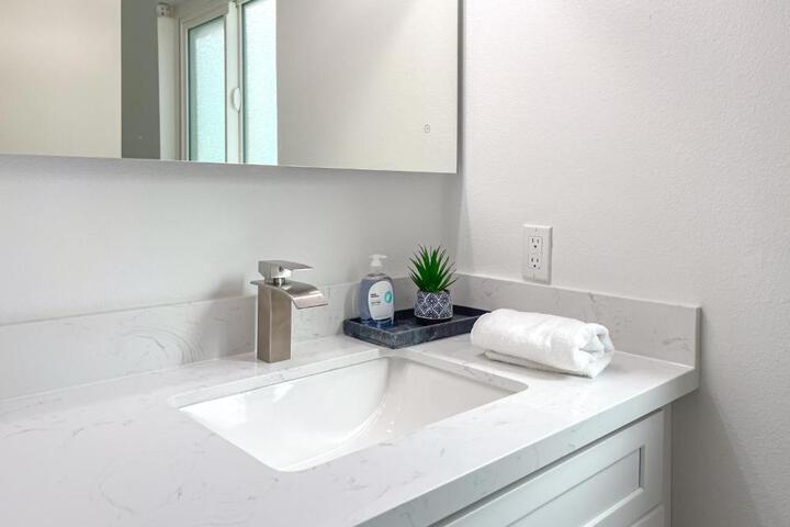 Sweet 2 bd for monthly stay! 20 mi to Disney