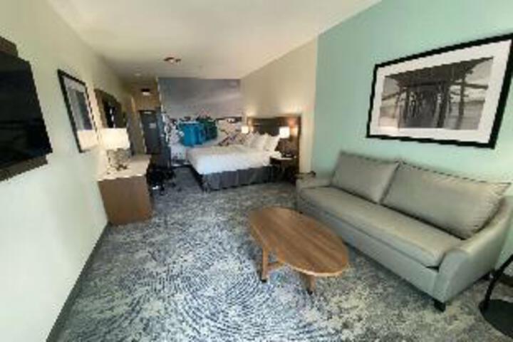 Room 9 of 18