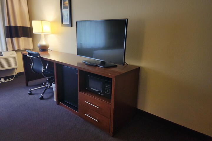 Room 33 of 61