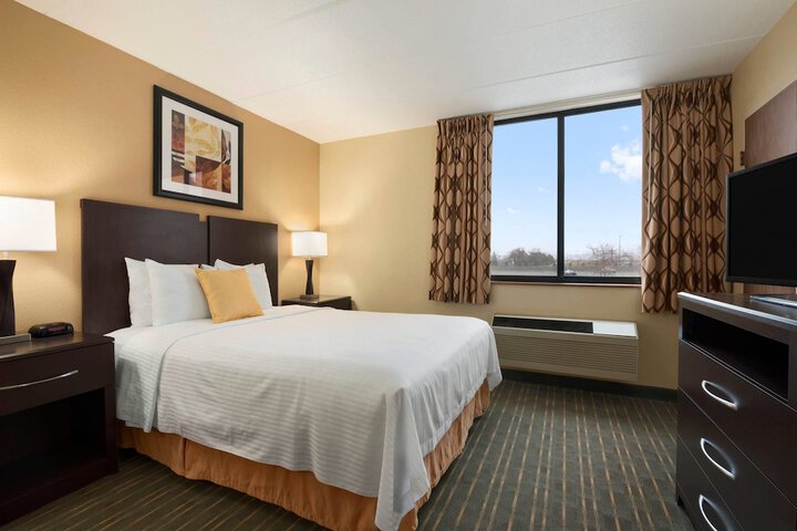 Room 8 of 23