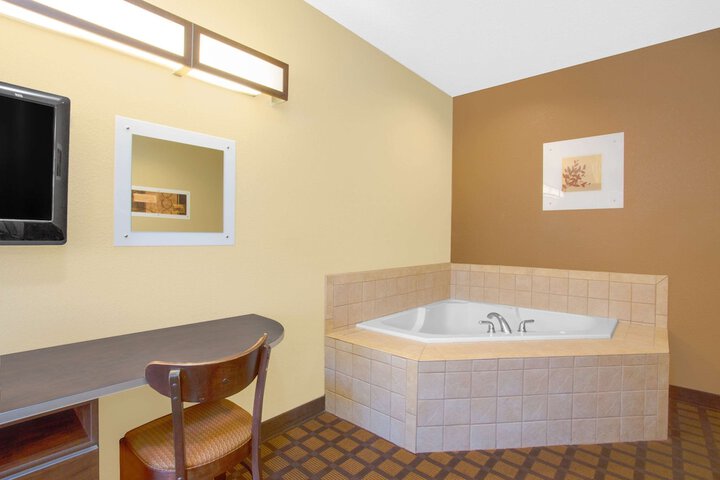 Room 18 of 22