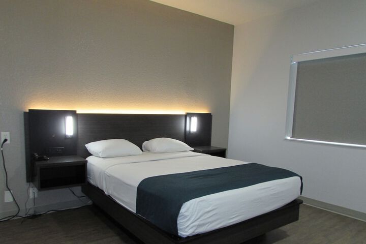 Room 17 of 36