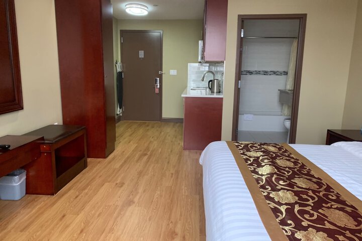 Room 10 of 34