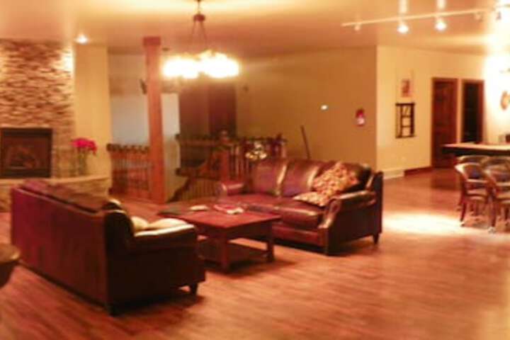 Business Center 18 of 18