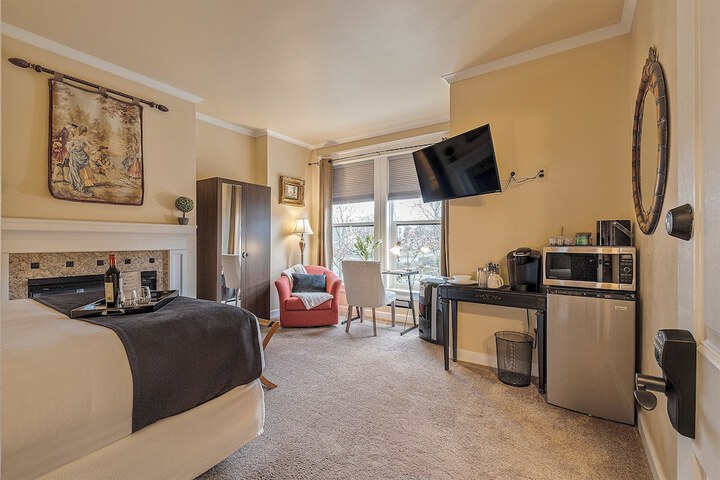 Room 106 of 155