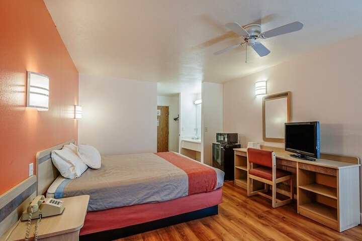 Room 15 of 51