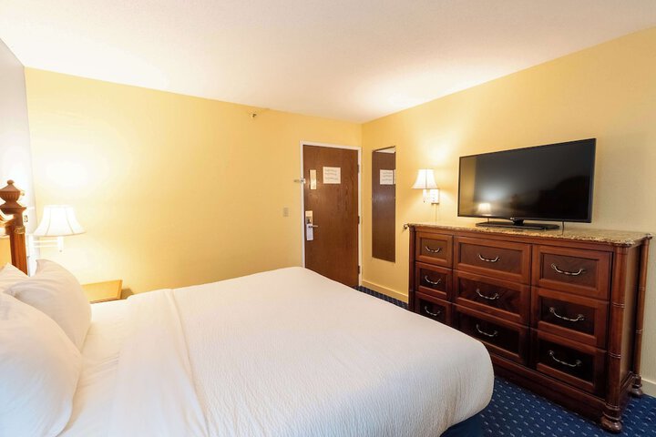 Room 121 of 199