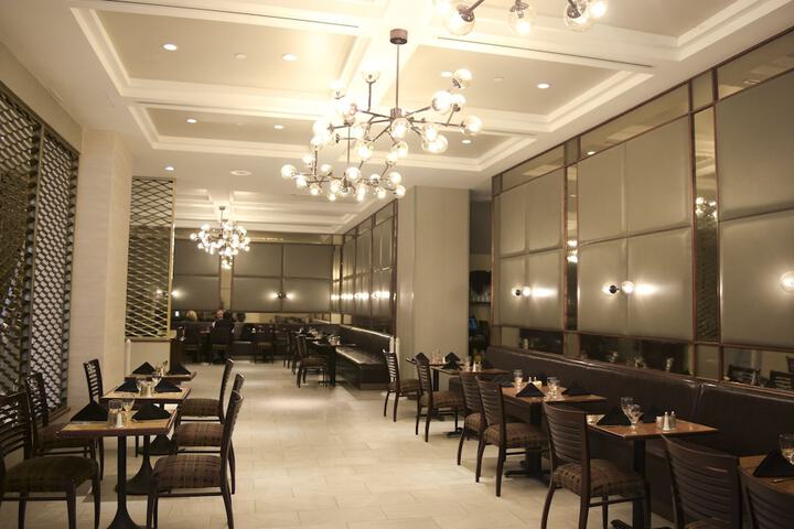 Dining 39 of 51