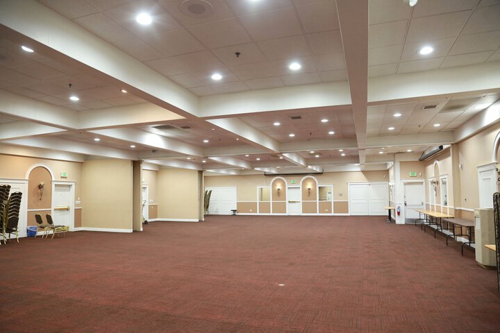 Ballroom/Hall 19 of 24