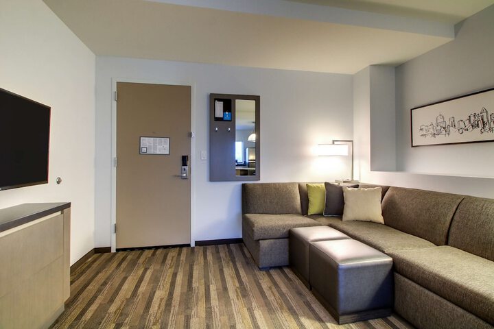 Room 37 of 62