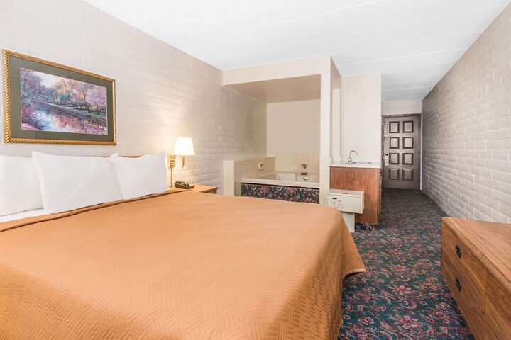 Room 14 of 15