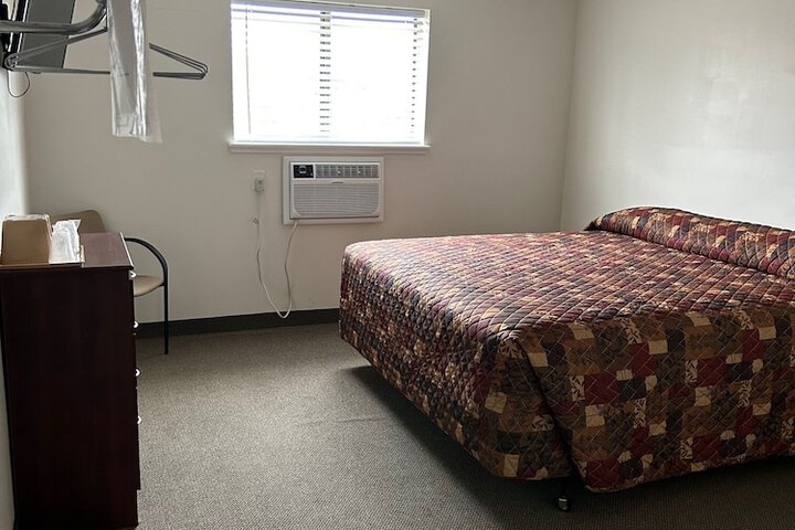 Room 10 of 14