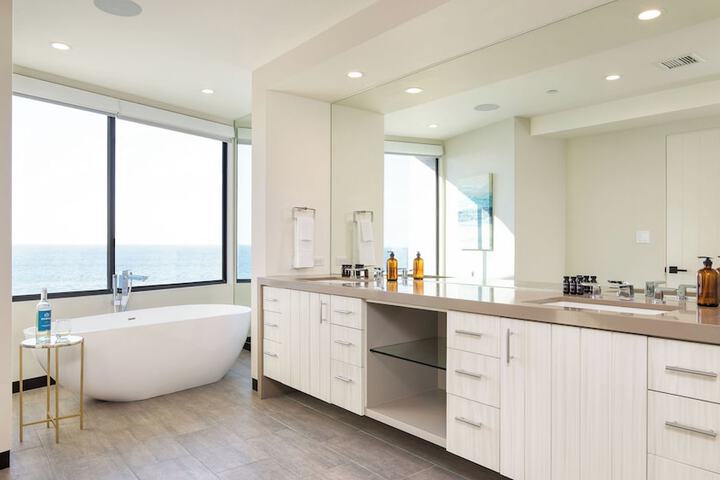 Matador by Avantstay Ocean Front Malibu Pad w / Rooftop Patio