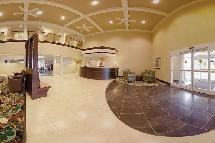 Comfort Suites near Hot Springs Park