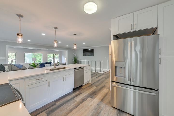 Spacious Lake Norman Retreat w / Boat Ramp!