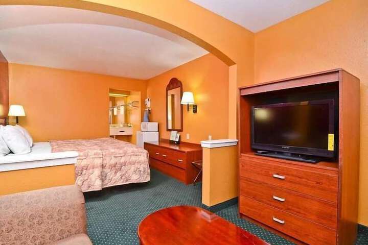 Room 7 of 19