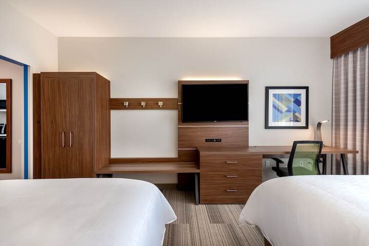 Holiday Inn Express & Suites Santa Ana - Orange County by IHG