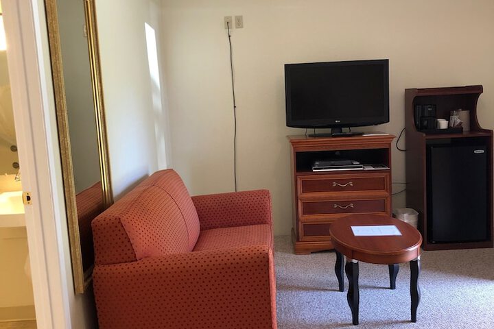 Room 8 of 19
