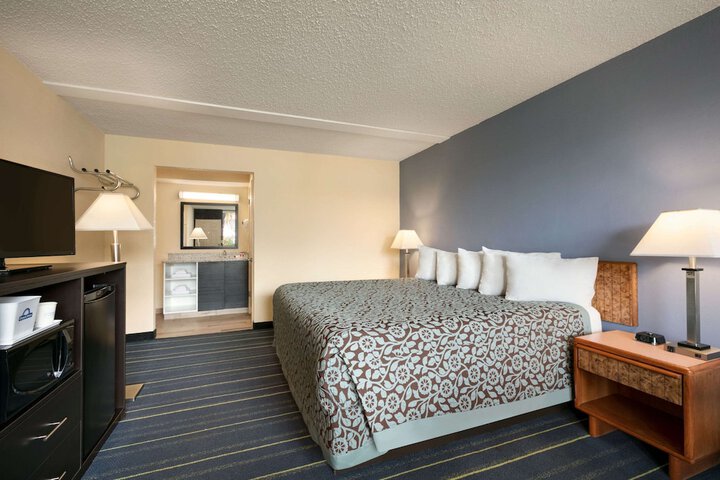 Room 14 of 30