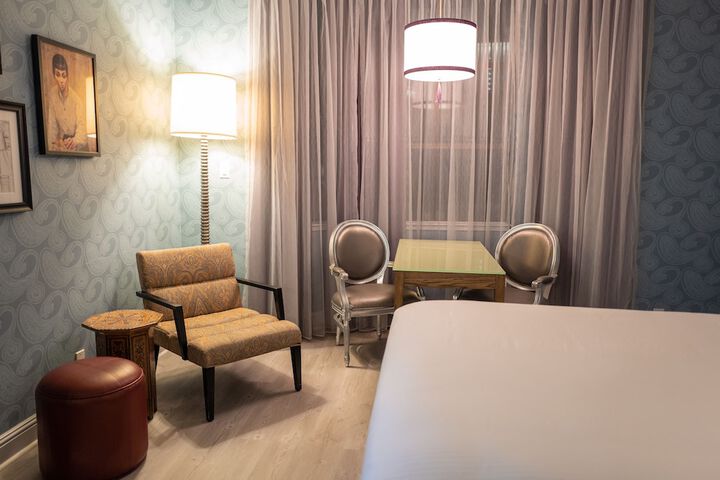 Room 27 of 34
