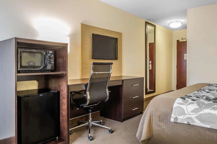 Room 25 of 43