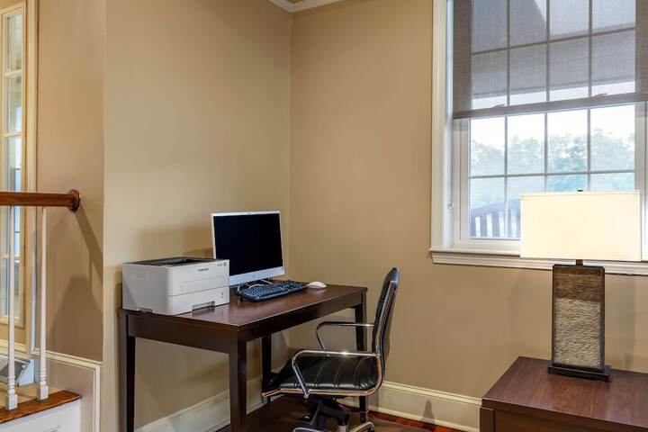 Business Center 36 of 36