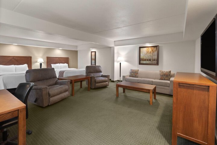 Baymont by Wyndham Jamestown Conference Center & Water Park