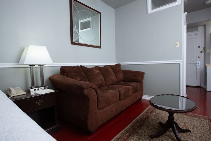 Room 21 of 38