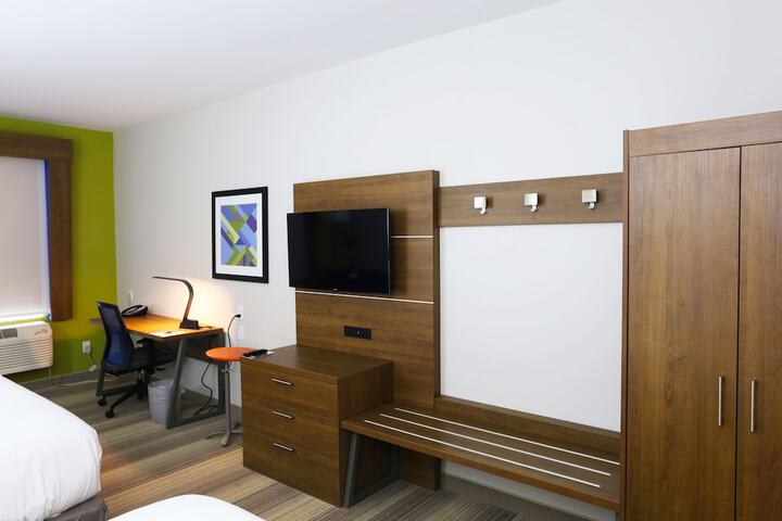 Room 28 of 72