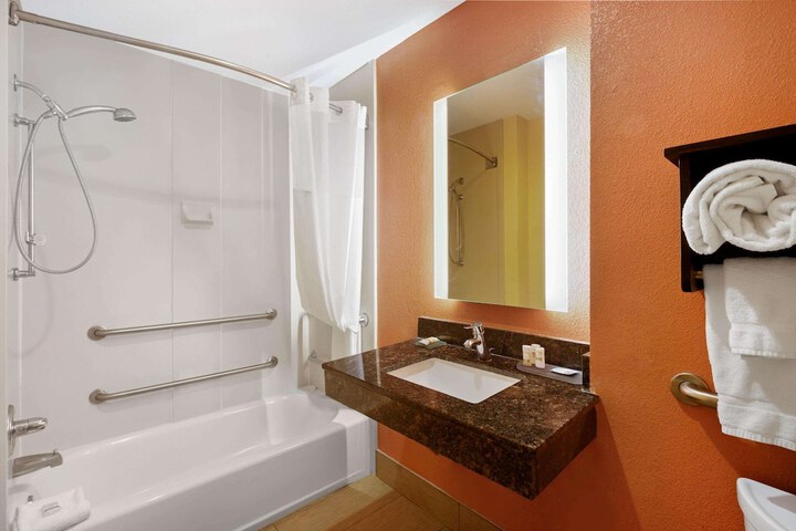 Room 21 of 55