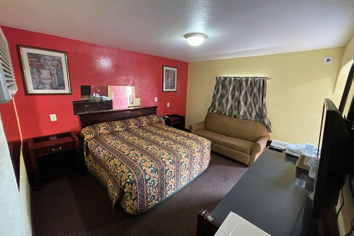 Room 8 of 16