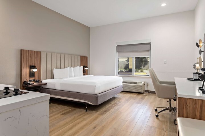 Room 27 of 54