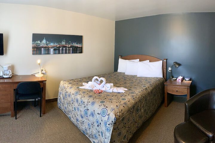 Room 27 of 32